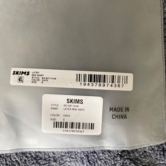SKIMS latex mini skirt Size: Small - Picture 4 of 4